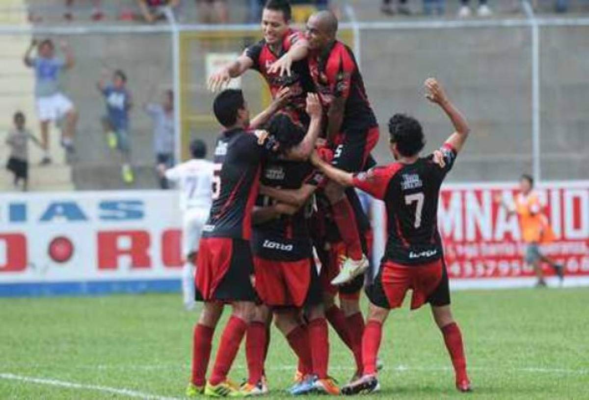 Guatemala: Coatepeque saca a su técnico y separa jugadores