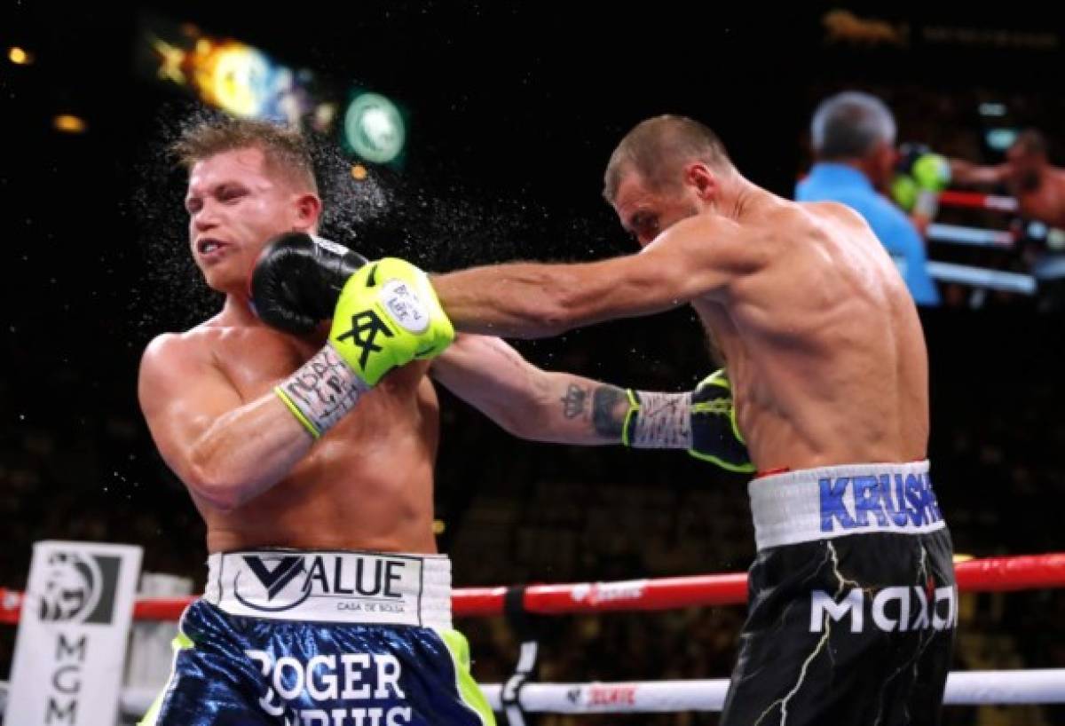 FOTOS: Mexicano Canelo Álvarez noquea a Kovalev en Las Vegas y logra hazaña histórica