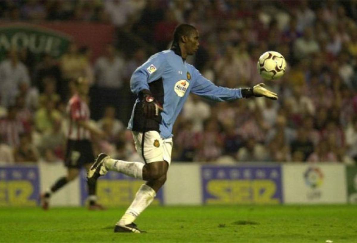 ¡Se pusieron los guantes! Jugadores de campo que tuvieron que defender el marco de su equipo