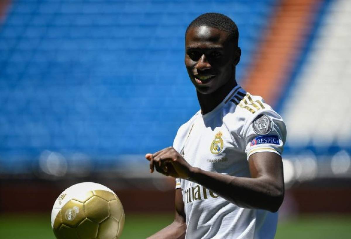French defender Ferland Mendy plays with a ball during his official presentation as Real Madrid as new player of the Spanish club at the Santiago Bernabeu stadium in Madrid on June 19, 2019. (Photo by OSCAR DEL POZO / AFP)