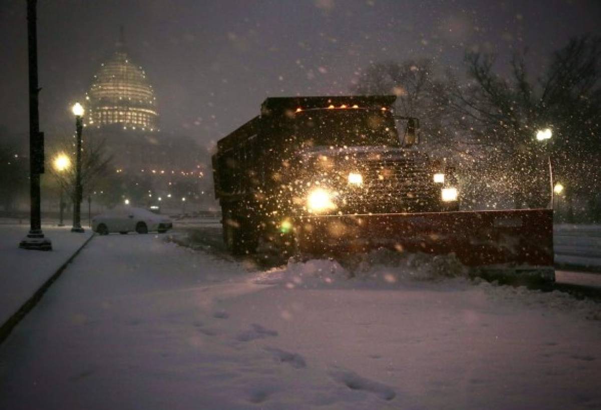 Gigantesca tormenta de nieve cubre de blanco a Washington D.C.