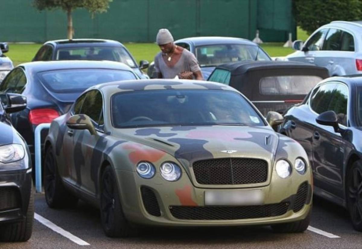 Uno de seis llantas y Balotelli sorprendió: estos son los carros más raros que tuvieron los futbolistas