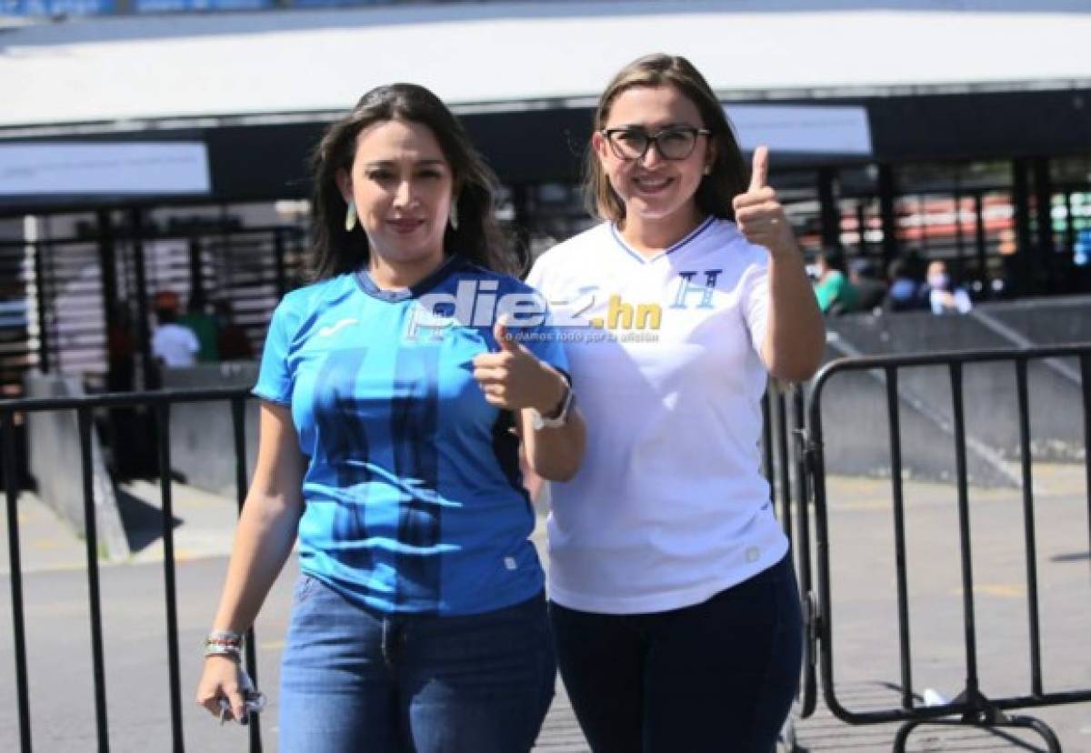 Fotos: Afición catracha llega en gran número al estadio Azteca para apoyar a Honduras ante México