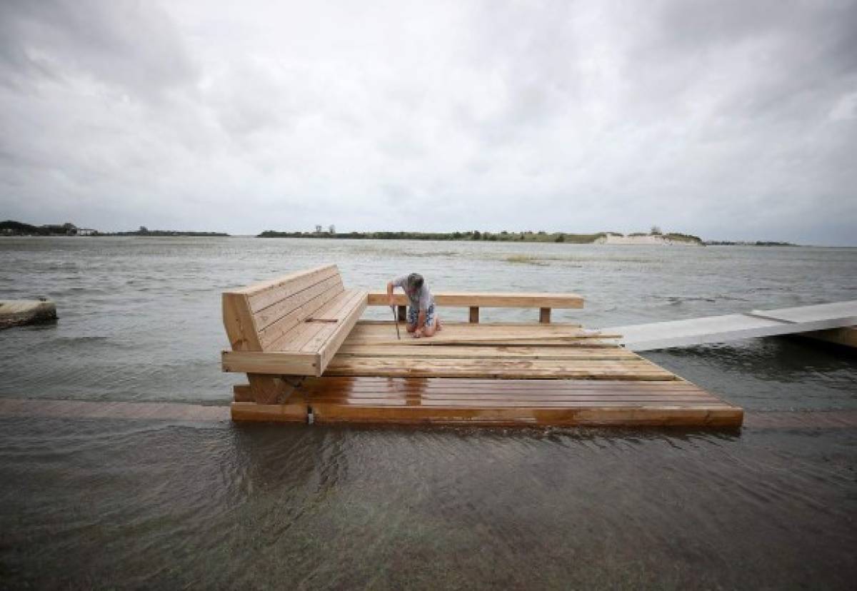 Las costas de las Carolinas quedan vacías por Huracán Florence