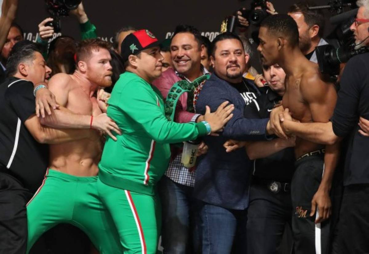 Pleito: Canelo y Jacobs calientan su pelea en el pesaje