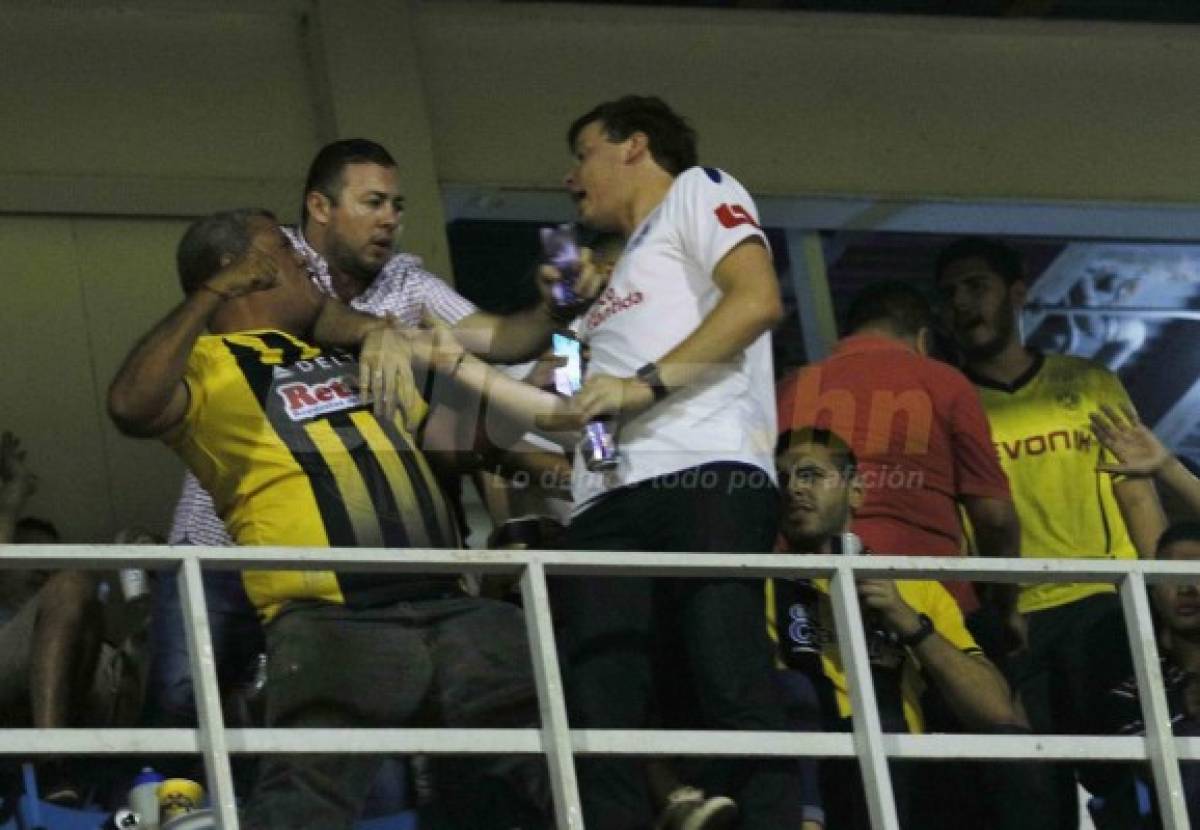 En fotos: Así fue la pelea entre aficionado del Olimpia y Real España en el palco