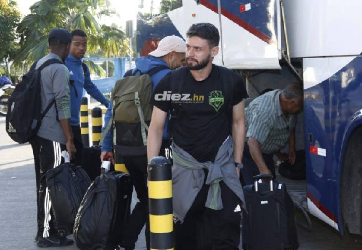 ¡Dos con mascarilla! Las imágenes de la llegada de Seattle Sounders a Honduras