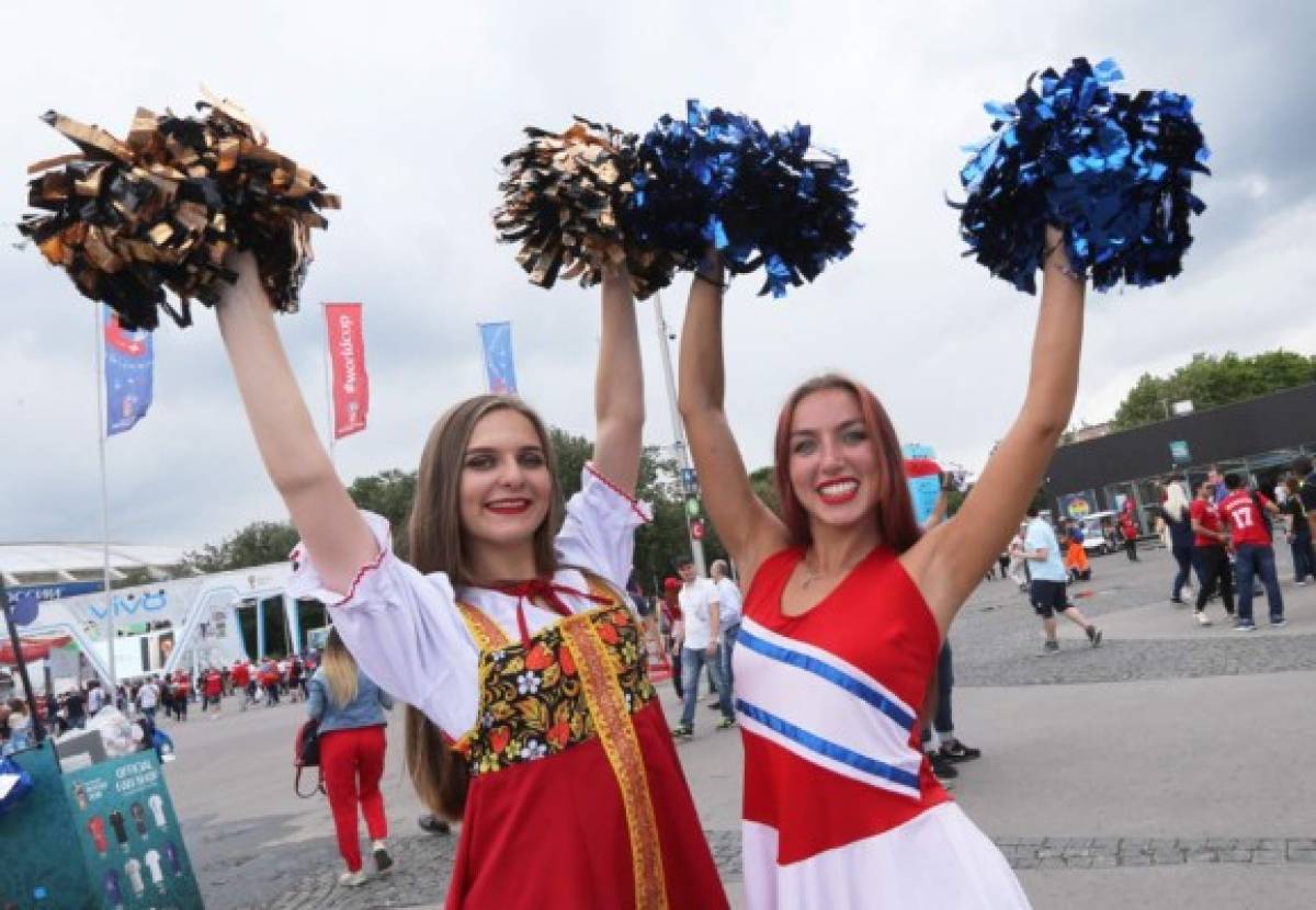 España y Rusia llevan muchas lindas chicas al juego de octavos del Mundial