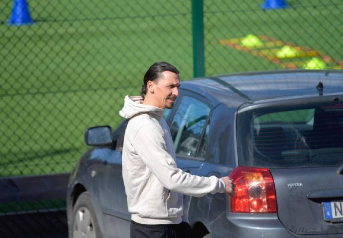AC Milan's Swedish forward Zlatan Ibrahimovic leaves the Arsta IP training ground in Stockholm, on Apil 9, 2020 after participating in a training session of the Swedish footboll league club Hammarby's. (Photo by Henrik MONTGOMERY / TT News Agency / AFP) / Sweden OUT