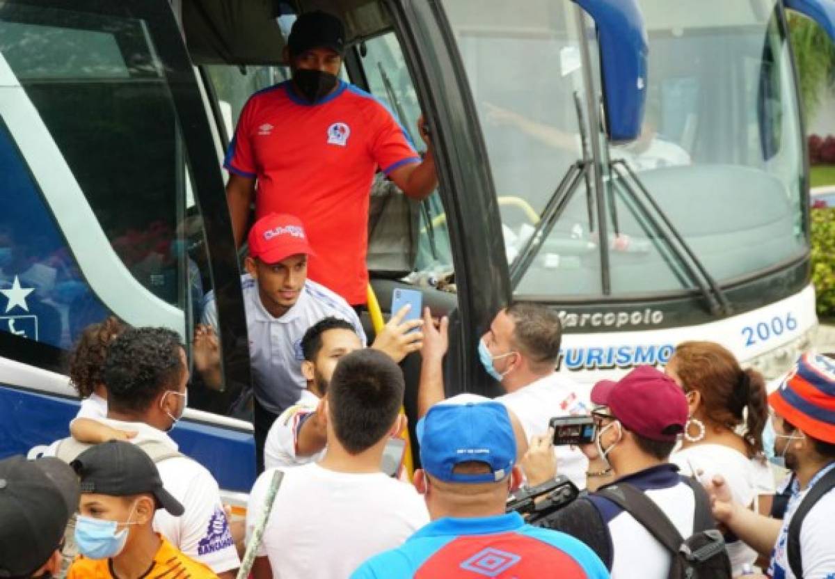 Hasta un legionario celebró la copa 32: Las otras imágenes del tremendo festejo del Olimpia