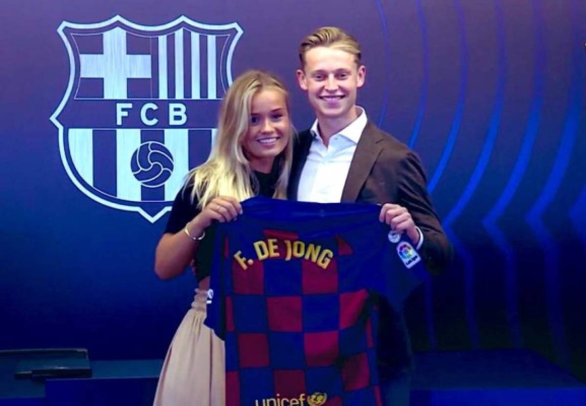 La bella novia de Frenkie De Jong deslumbró en la presentación del jugador en el Camp Nou