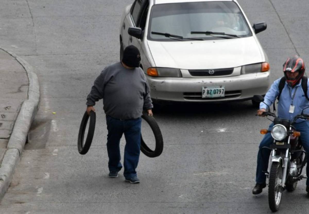 Bloqueos de calles y enfrentamientos dejan protestas en Honduras