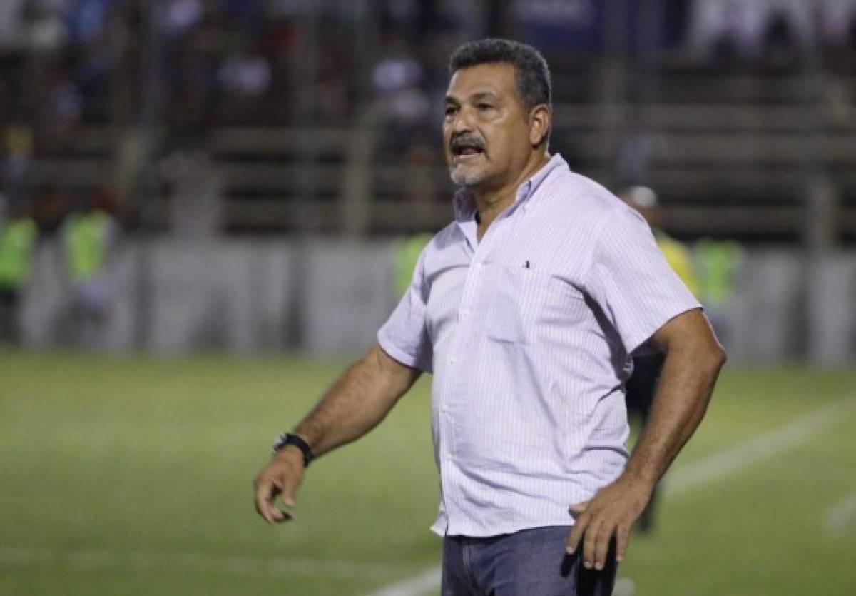 Roger Espinoza es separado como técnico de Juticalpa FC