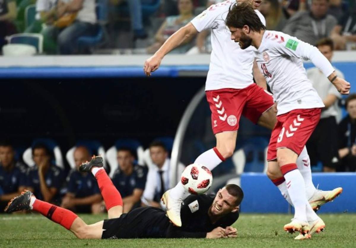 Croatia's midfielder Mateo Kovacic reacts after falling during the Russia 2018 World Cup round of 16 football match between Croatia and Denmark at the Nizhny Novgorod Stadium in Nizhny Novgorod on July 1, 2018. / AFP PHOTO / Jewel SAMAD / RESTRICTED TO EDITORIAL USE - NO MOBILE PUSH ALERTS/DOWNLOADS