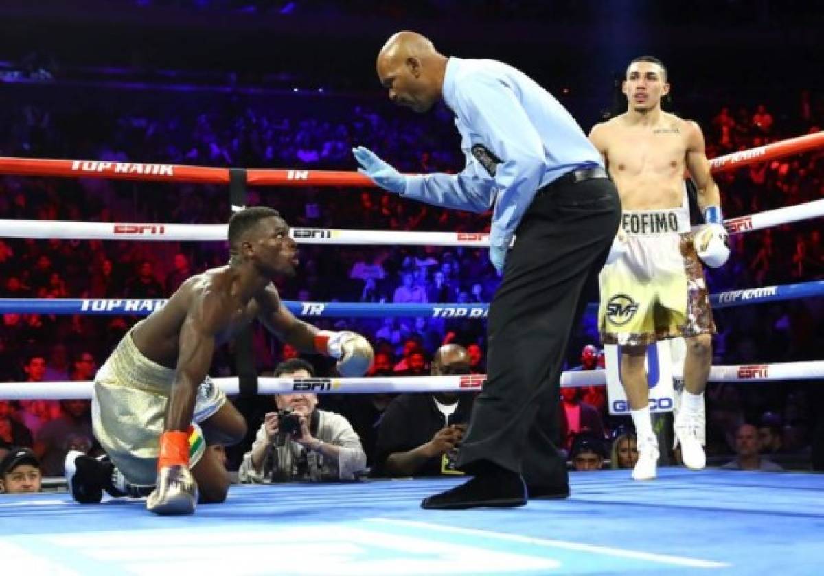 En fotos: Así noqueó el hondureño Teófimo López a Richard Commey