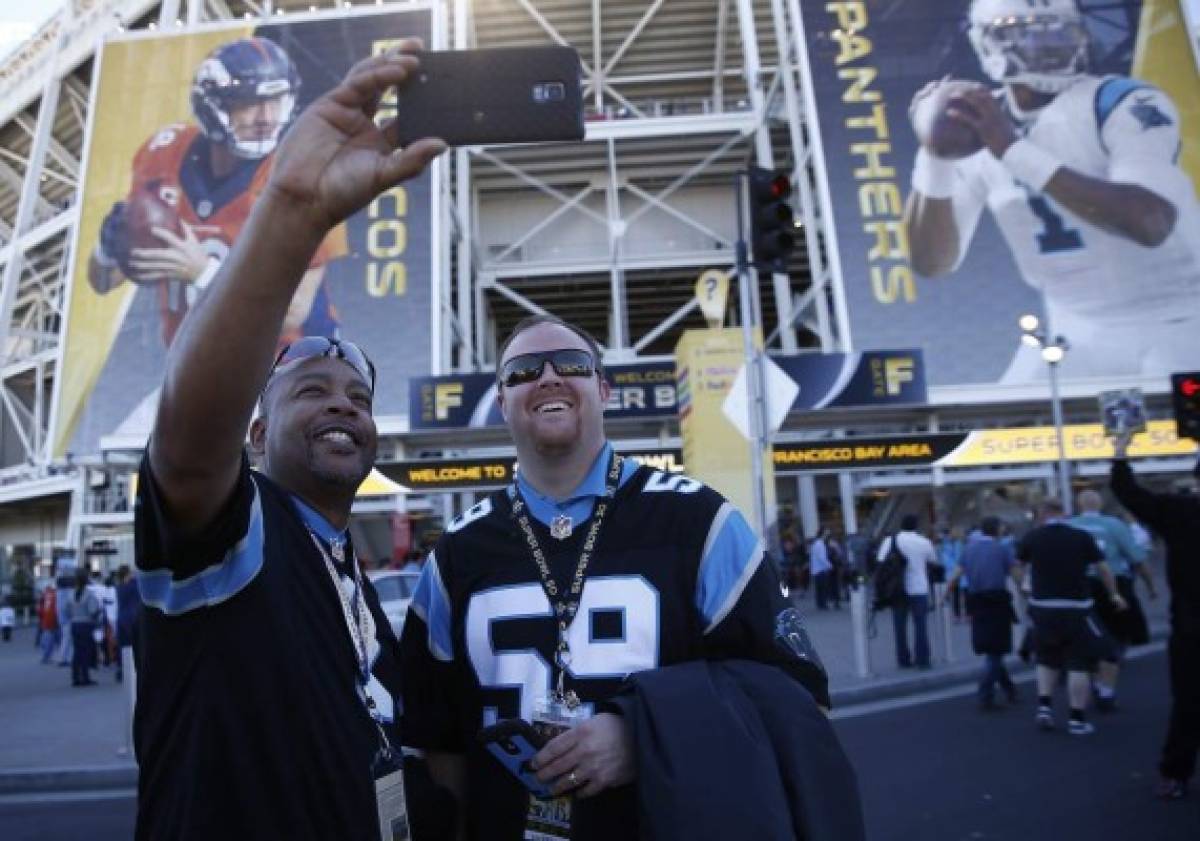 Gran ambiente en el Levi's Stadium previo al Super Bowl 50