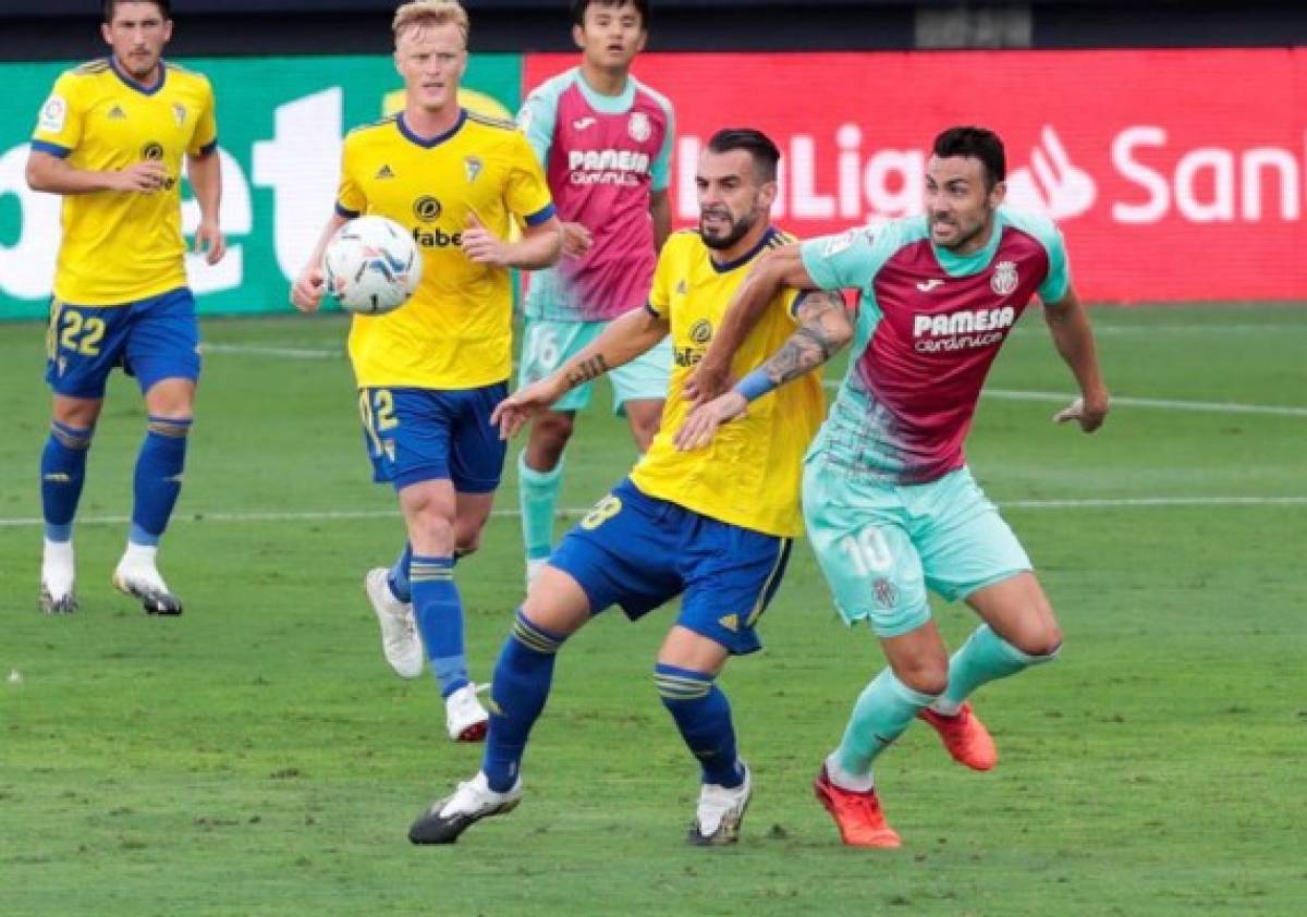 FOTOS: El reclamo de Choco Lozano, el duelo con Iborra y los gestos de dolor en el Cádiz-Villarreal