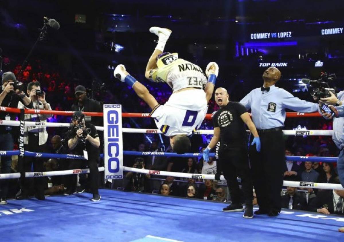 Las mejores fotos que dejó nocaut de Teófimo López a Richard Commey por el título mundial