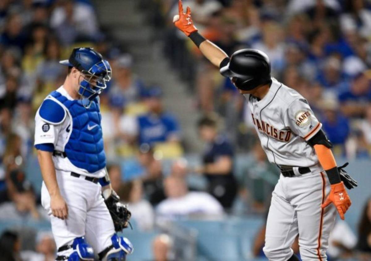 Nuevo home run y su festejo: El hondureño Mauricio Dubón brilló en el Dodger Stadium