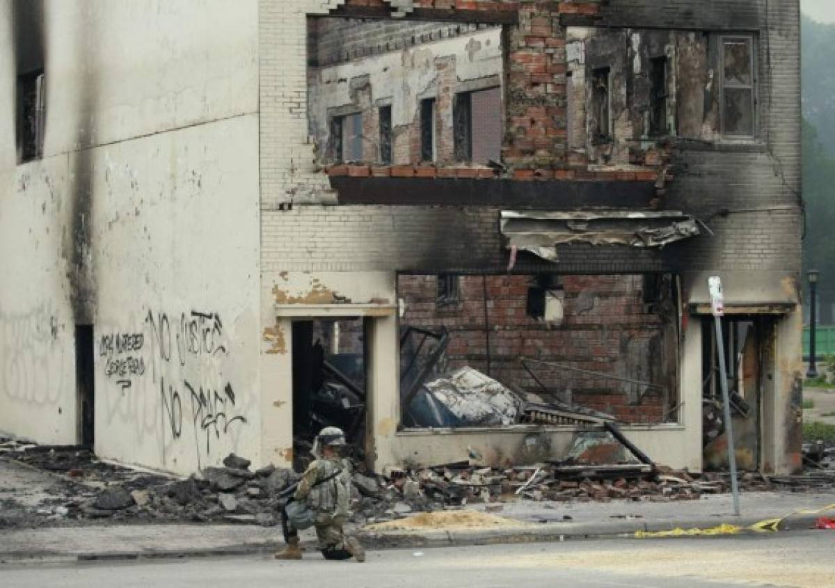 Arde Estados Unidos: Saqueos, incendios y hay despliegue de la Guardia Nacional por la muerte de George Floyd