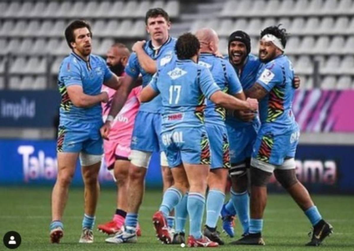 Estrella de rugby en Italia trabaja 13 horas en una ambulancia para luchar contra el coronavirus