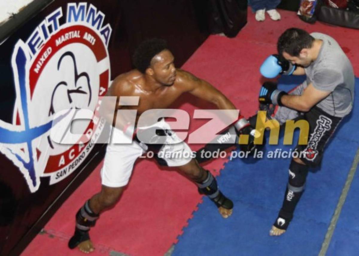 Ambientazo: Estas son las mejores imagenes del Xfit Fight Night 10