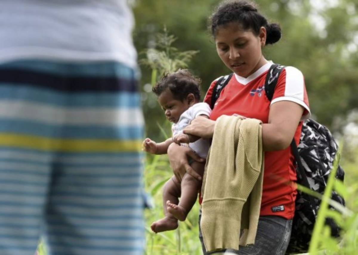 FOTOS: Sufrimiento y cansancio, así va la caravana de migrantes de hondureños