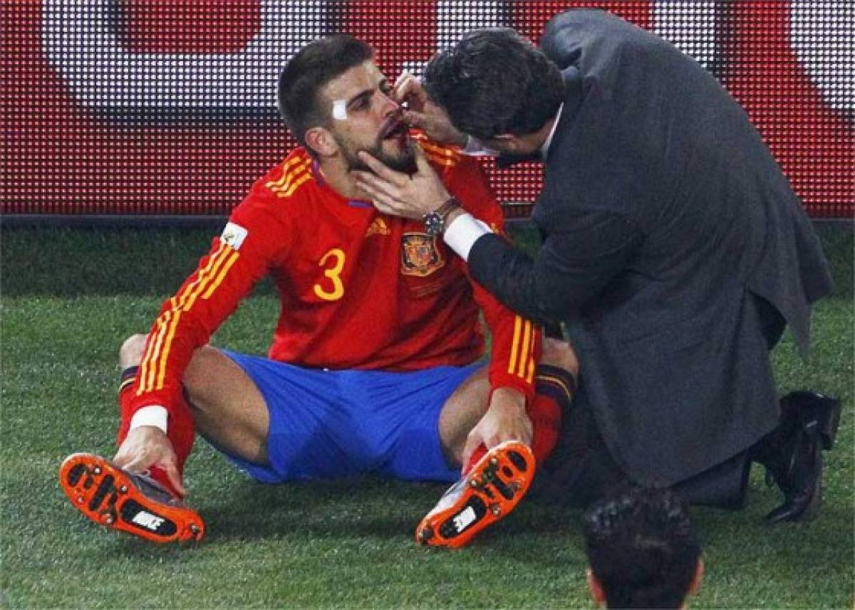 ¡Piqué sufrió con Welcome! Las imágenes del España-Honduras en Sudáfrica 2010