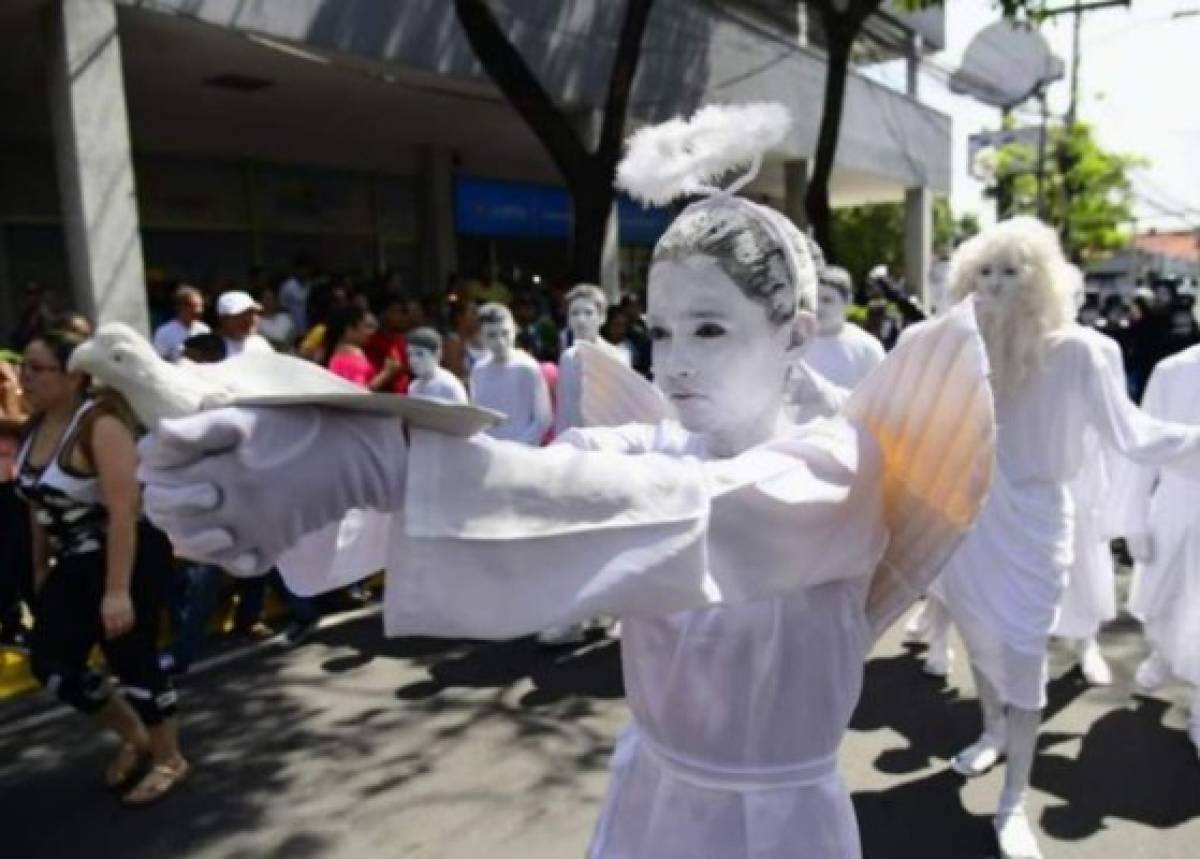Flashazos: Derroche de belleza y caos en desfiles del 15 de septiembre en Honduras