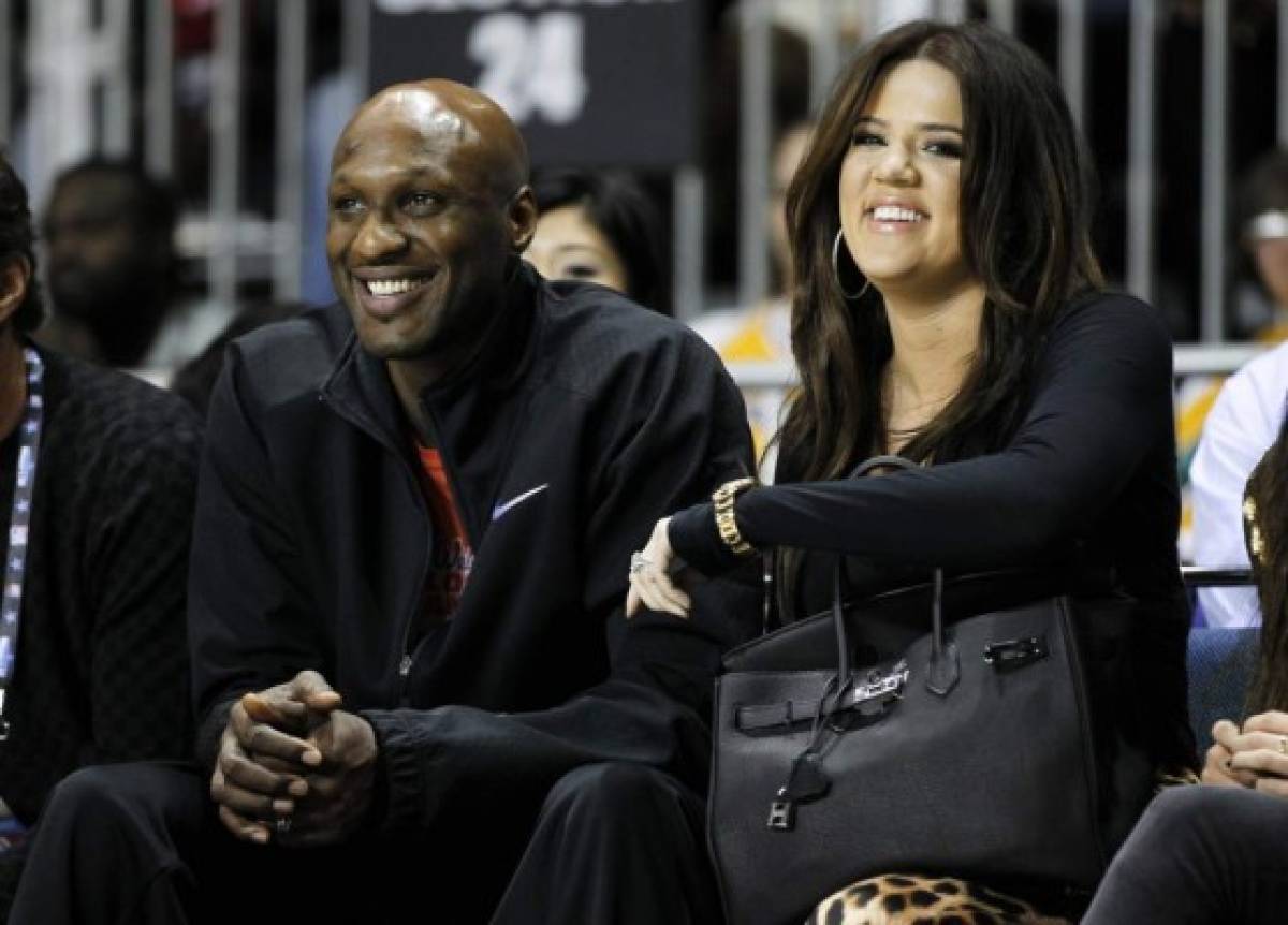 Los Angeles Lakers' Lamar Odom and his wife television personality Khloe Kardashian sit courtside as they attend the 2011 BBVA All-Star Celebrity basketball game as a part of the NBA All-Star basketball weekend in Los Angeles, in this February 18, 2011, file photo. Khloe Kardashian and her basketball player husband Lamar Odom called off their divorce on October 21, 2015 a week after the athlete collapsed into a coma in Las Vegas, celebrity media reported. REUTERS/Danny Moloshok/Files