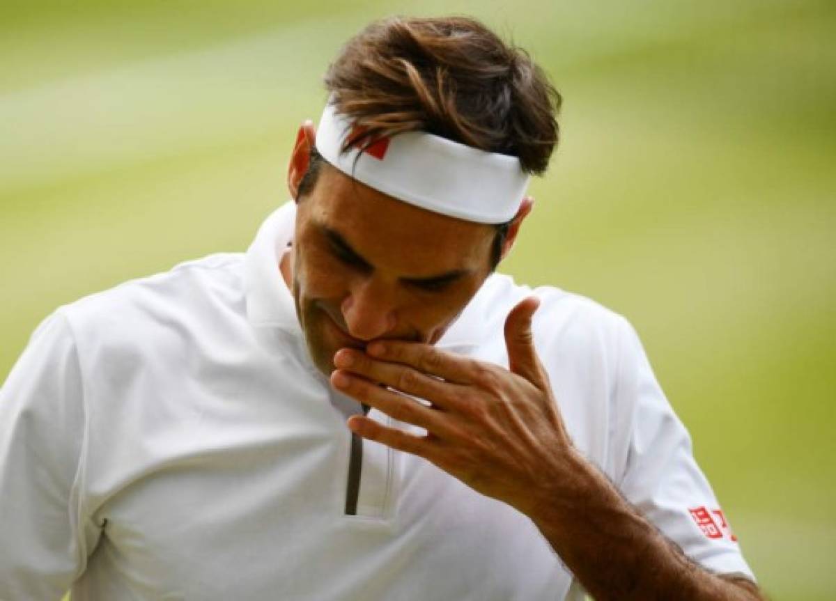 Final de Wimbledon: La tristeza de Federer y Djokovic se come el pasto tras su título