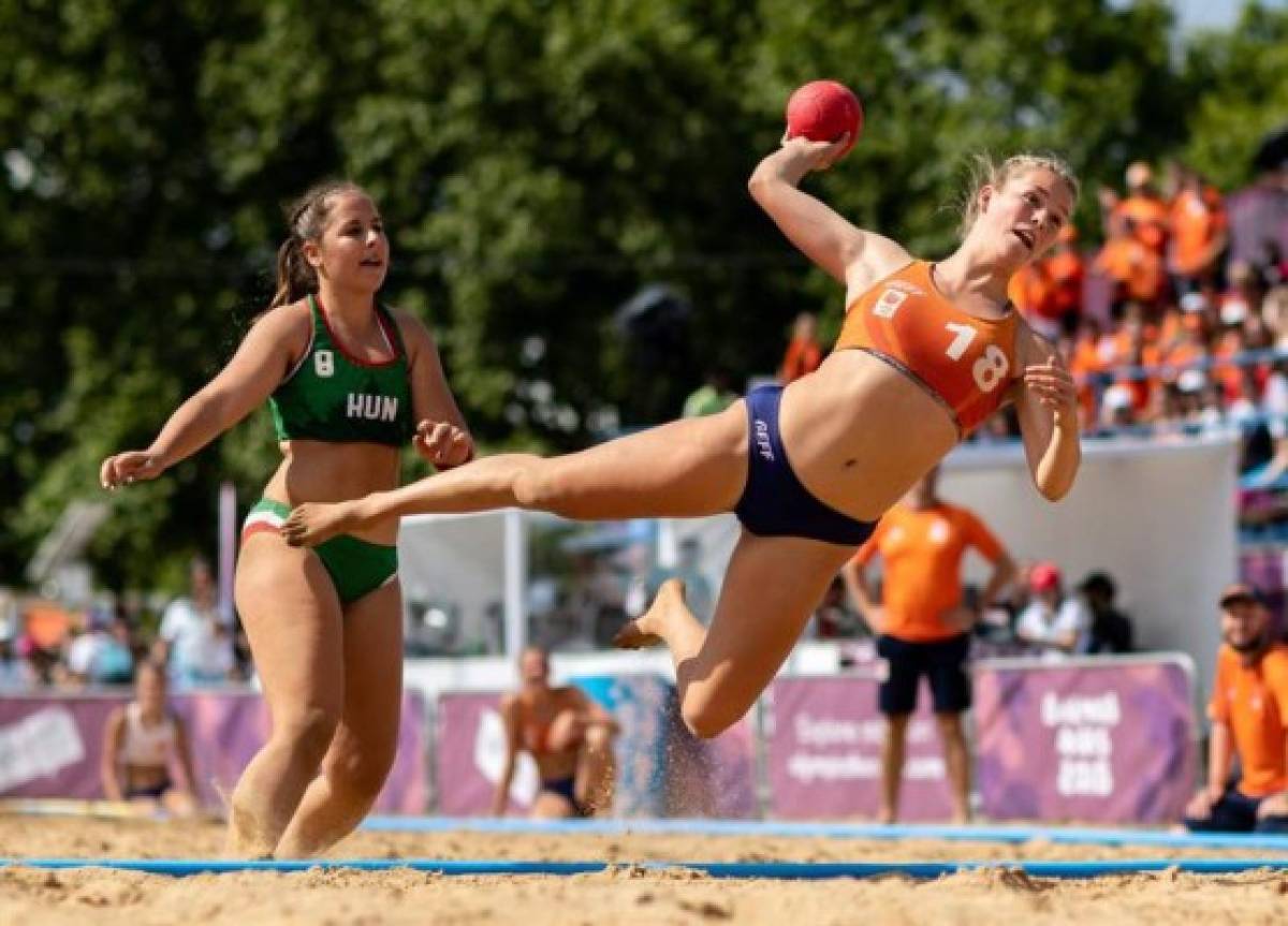 El balonmano de playa y las bellezas que crearon polémica en Argentina por vestimenta