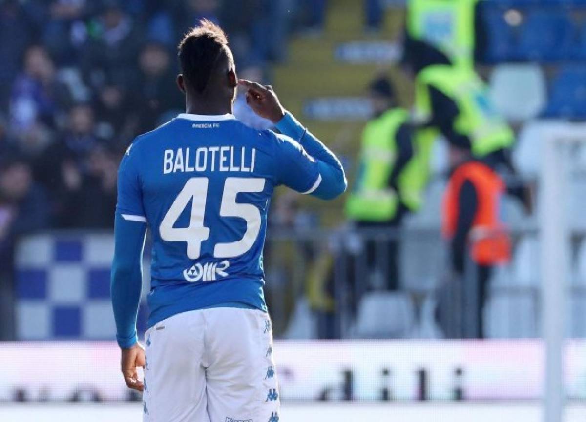 ¡Vergüenza! Mario Balotelli vuelve a recibir insultos racistas en Italia y detuvo el partido