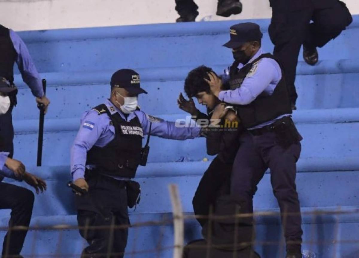 La dolorosa imagen del capitán, el repudio a Fabián Coito y el desorden en las graderías provocado por la derrota