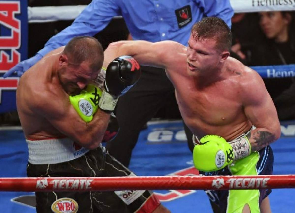 FOTOS: Mexicano Canelo Álvarez noquea a Kovalev en Las Vegas y logra hazaña histórica