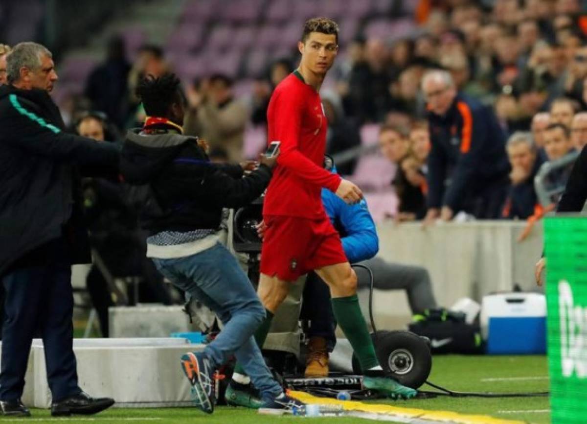 LOCURA: Boxers y hasta besitos para Cristiano Ronaldo en la derrota contra Holanda