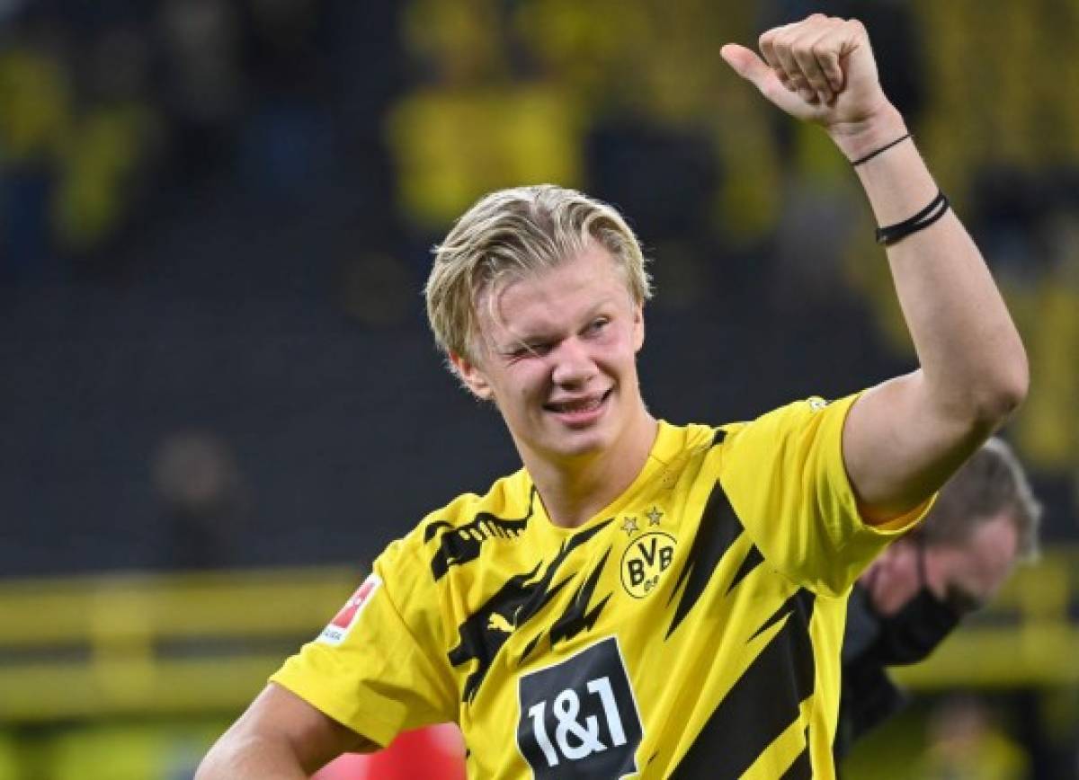 Dortmund's Norwegian forward Erling Braut Haaland gestures after the German first division Bundesliga football match Borussia Dortmund v Borussia Moenchengladbach in Dortmund, western Germany on September 19, 2020. (Photo by Ina Fassbender / AFP) / DFL REGULATIONS PROHIBIT ANY USE OF PHOTOGRAPHS AS IMAGE SEQUENCES AND/OR QUASI-VIDEO