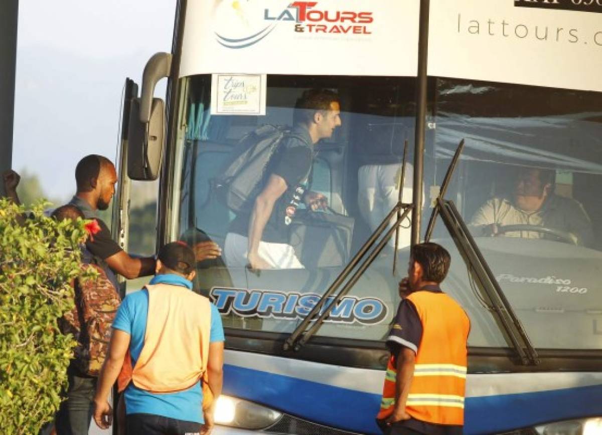 Blindados y bien custodiados llegaron los ticos a Honduras