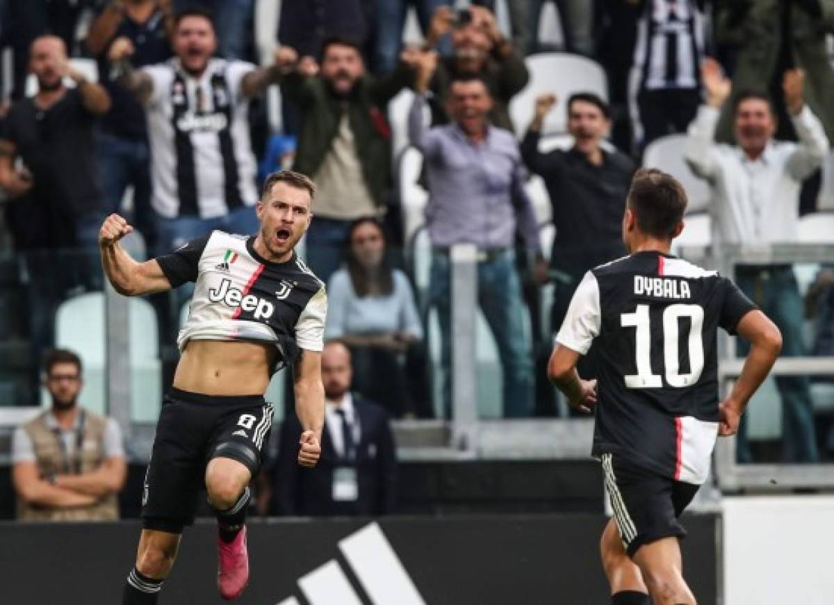 Juventus' Welsh midfielder Aaron Ramsey celebrates after scoring an equalizer during the Italian Serie A football match Juventus vs Verona on September 21, 2019 at the Juventus stadium in Turin. (Photo by Isabella BONOTTO / AFP)