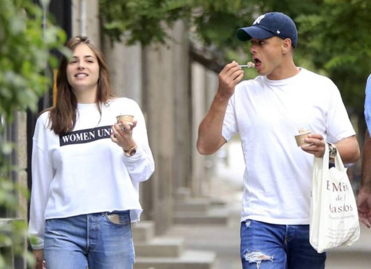 ¡Enamorada! La guapa novia del 'Chicharito' y el mensaje para el azteca