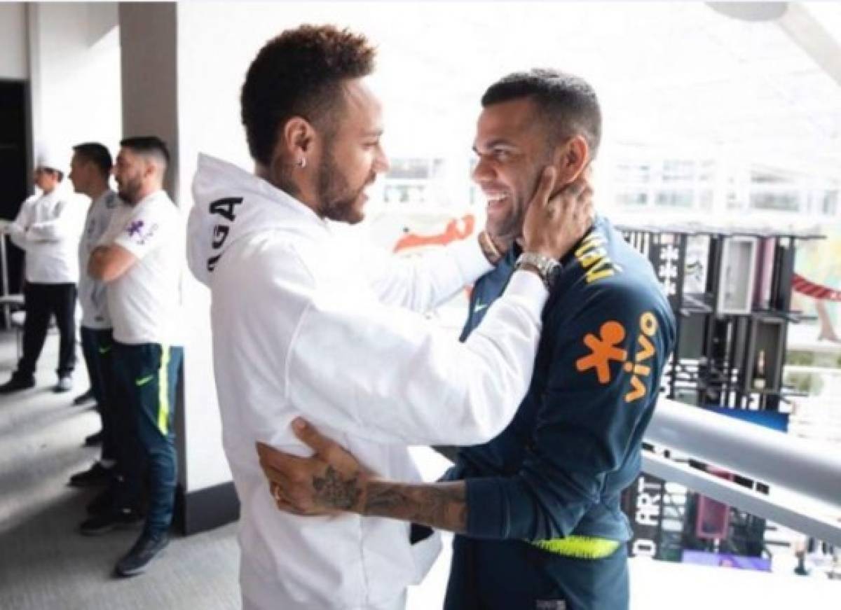 ¡Sorpresa! Neymar visita la concentración de Brasil previo al duelo ante Perú