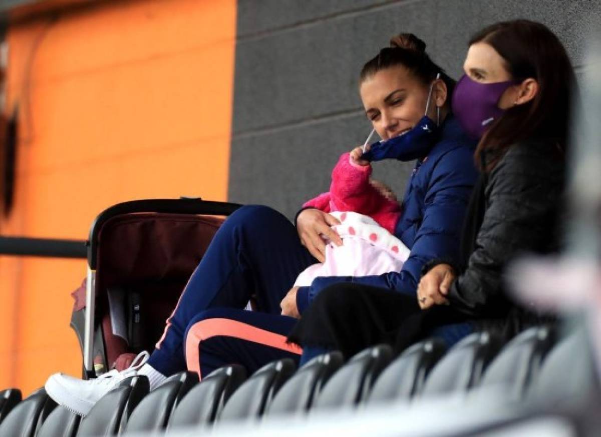 Así es la nueva vida de Alex Morgan en el Tottenham: Deslumbra en los entrenos y cuida a su hija