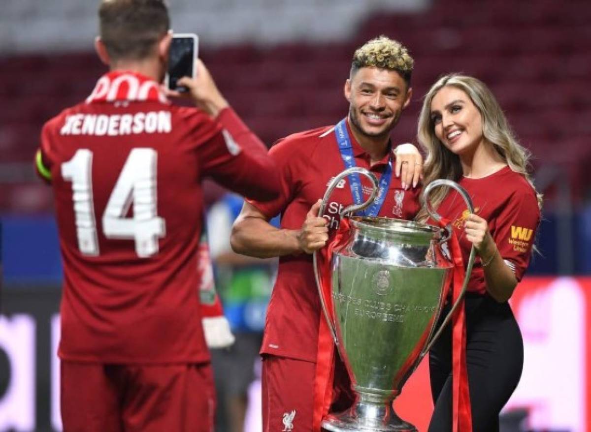 ¡Captado! Crack del Liverpool y su infartante novia celebrando la Champions League