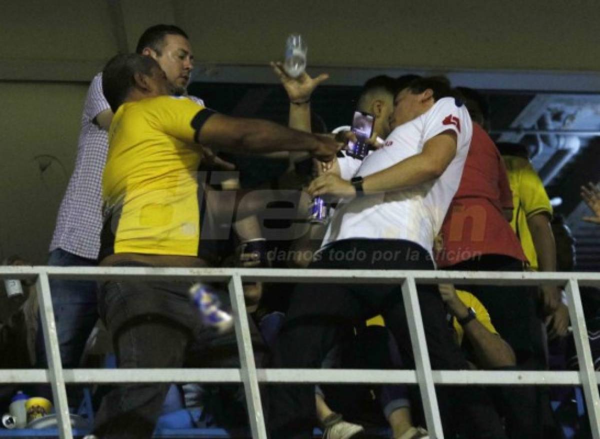 En fotos: Así fue la pelea entre aficionado del Olimpia y Real España en el palco