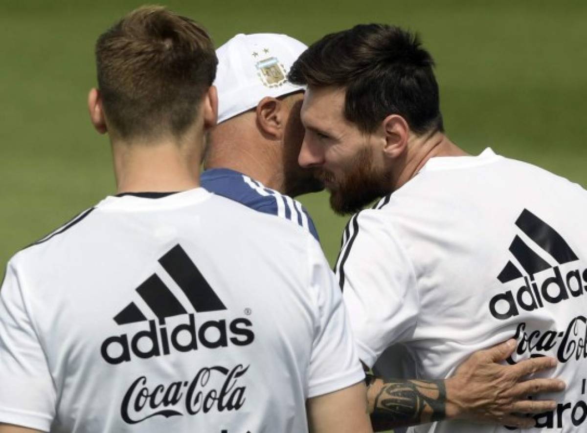 El beso de Jorge Sampaoli a Lionel Messi en su día de cumpleaños