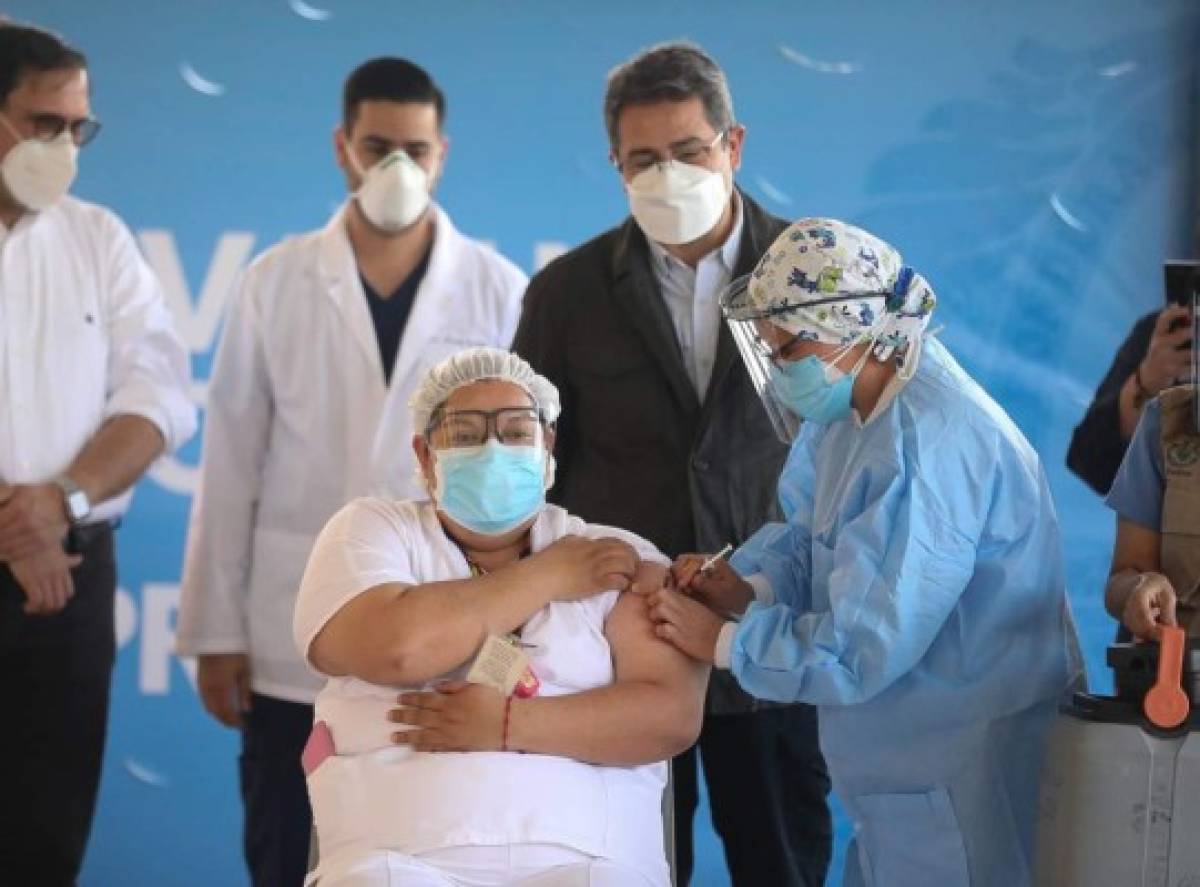 Novia de futbolista de Marathón, Mathías Techera, entre las primeras vacunadas contra el covid-19 en Honduras