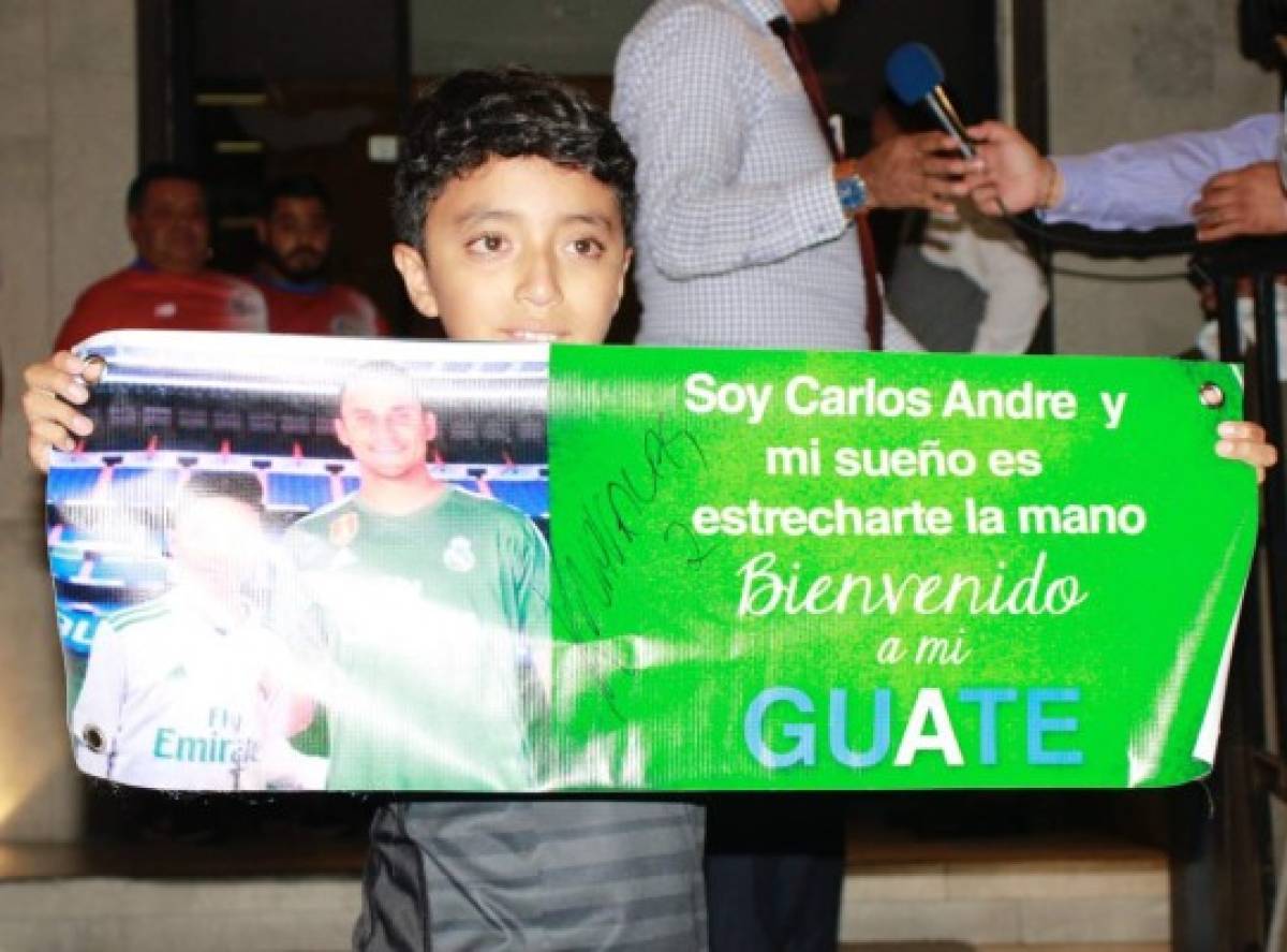 ¡Autógrafos, selfies y lágrimas! Keylor Navas desata locura a su llegada a Guatemala