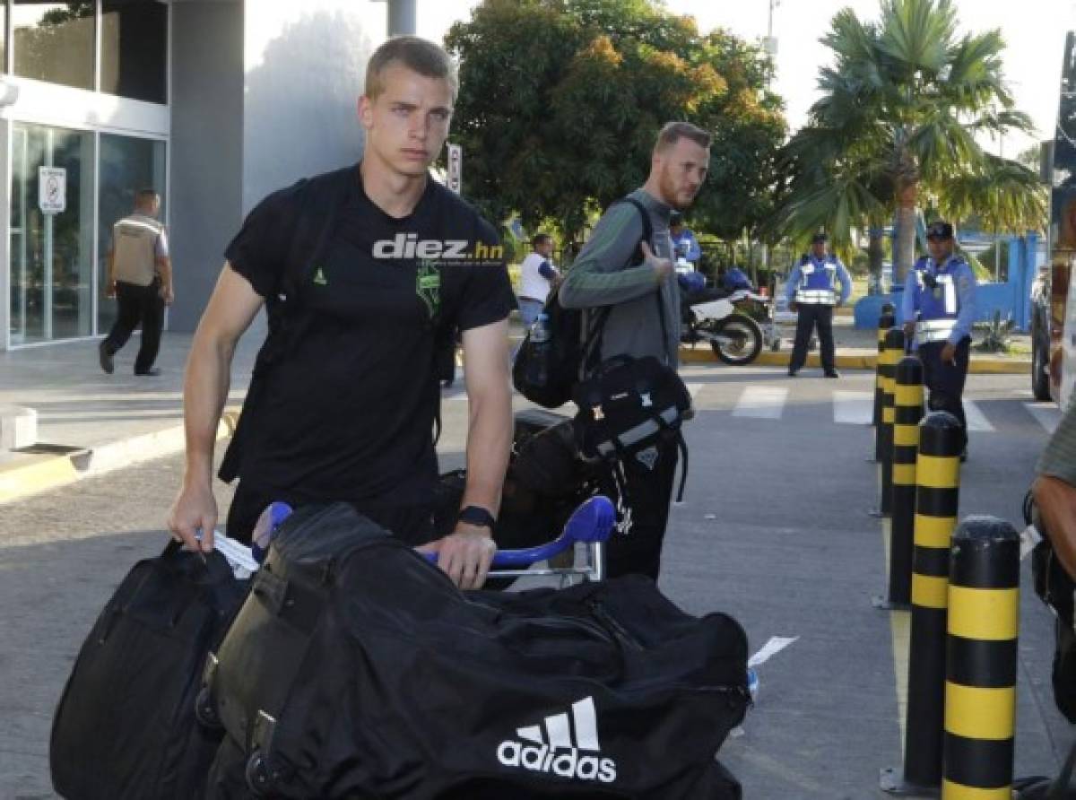 ¡Dos con mascarilla! Las imágenes de la llegada de Seattle Sounders a Honduras