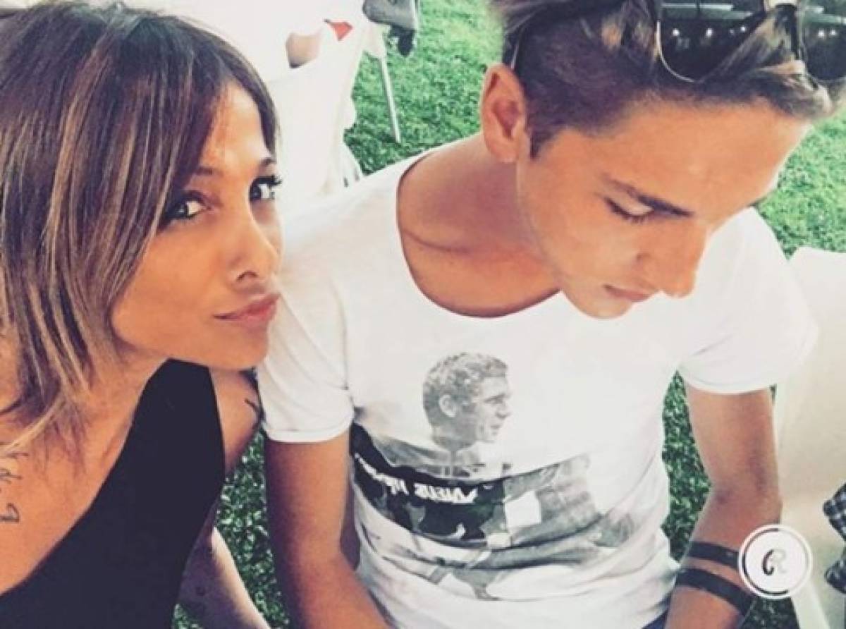 Crack italiano le pide a su hermosa madre que no suba más fotos sensuales en Instagram