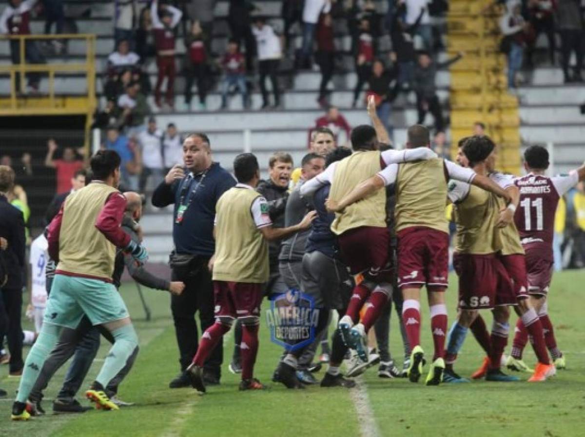 Llanto, dolor y silencio; las fotos que reflejan el desastre del Olimpia en Costa Rica